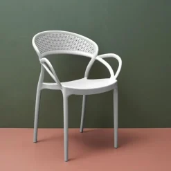 Chaise exterieur blanche en plastique empilable - Sacha
