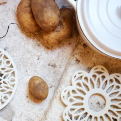 Dessous de plat fleur en fonte blanc cassé D20cm - Rhodonea