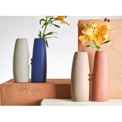Lot de 2 vases visage en grès terracotta et beige h30cm