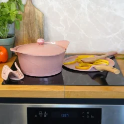 L'incroyable Cocotte guimauve d24cm avec poignée bonbon