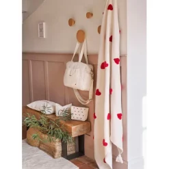 Plaid tufté en coton ecru et coeur rouge 170x130cm - Famille