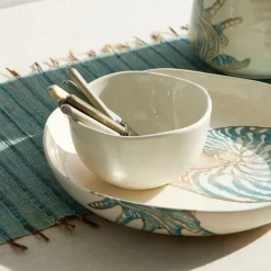Plat creux en faïence bleu et beige - Bord De Mer