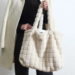 Sac fluffy fausse fourrure crème