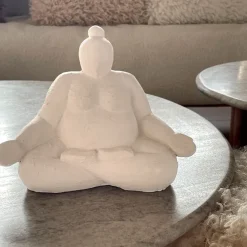 Statue Femme Méditation en Ciment écru H16cm