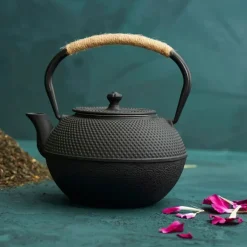 Théière en fonte noir avec filtre 1.2l - Picots